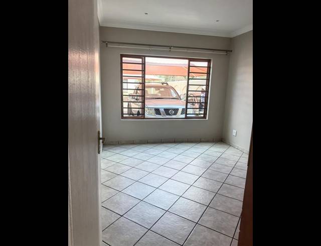 2 BEDROOM APARTMENT FOR SALE IN KENLEAF